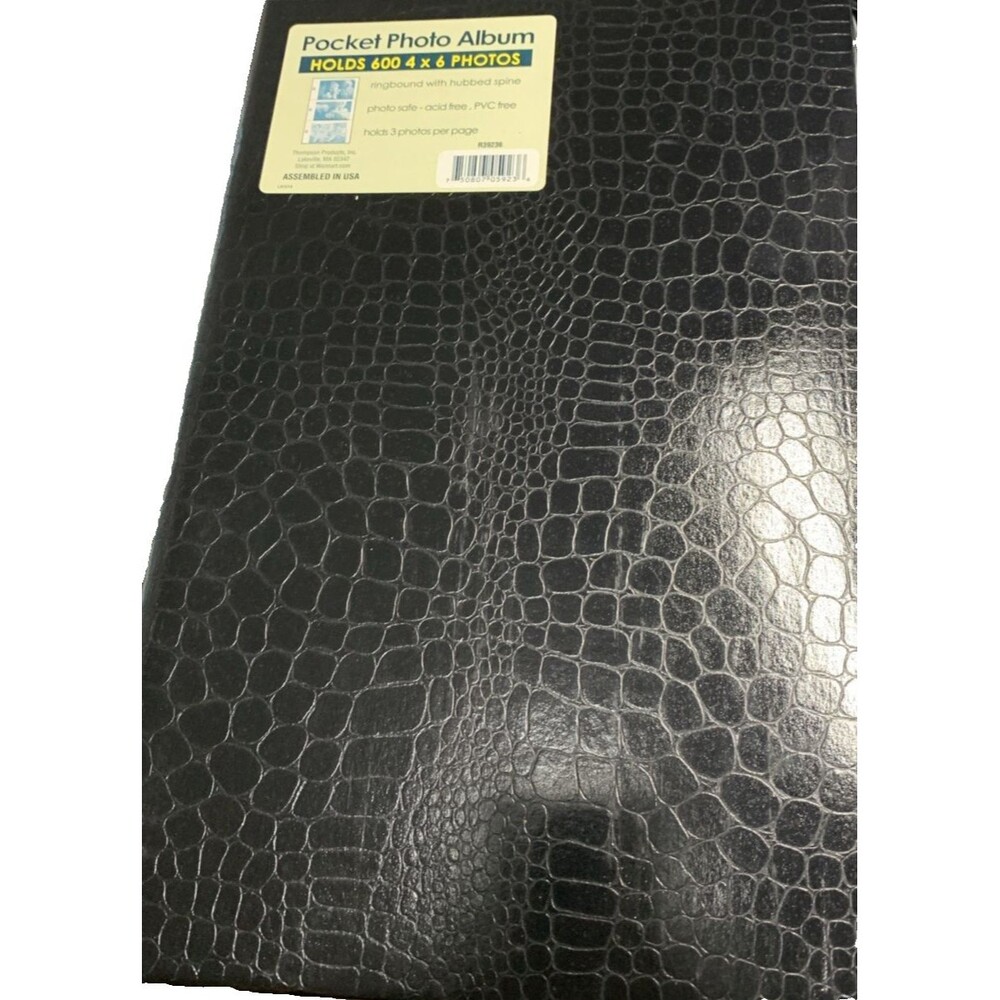 NEW Thompson Photo Album 13in×9in Holds 600 Photos 4"×6" Black Snake Skin R39236
